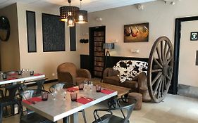 Hotel Du Centre - Restaurant Le P'Tit Gourmet